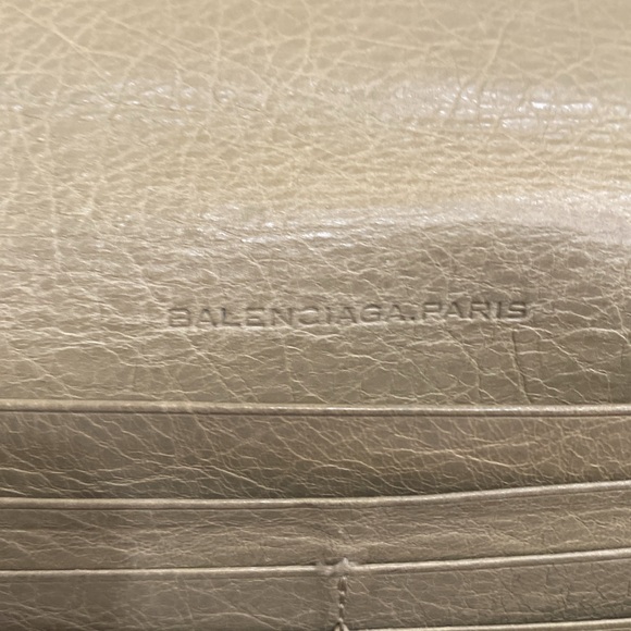 Balenciaga Taupe Leather Long Snap Wallet 825 - Picture 3 of 5